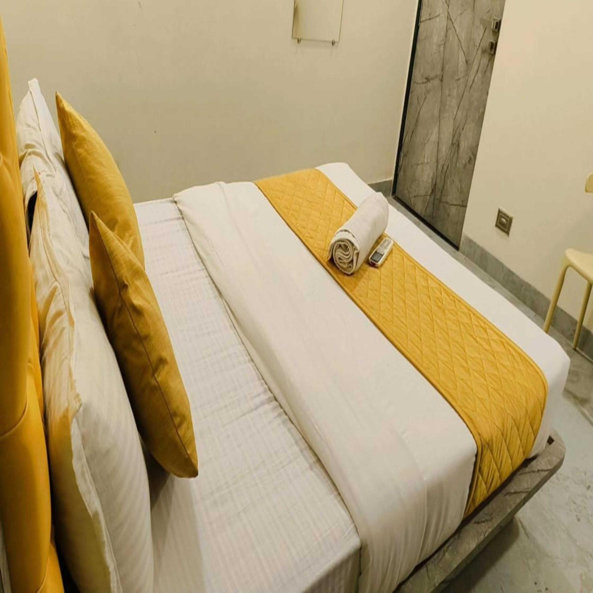 Hotel Pride Suites - Kurla West Мумбаи Экстерьер фото